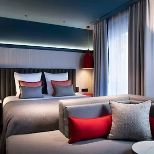 Hotel D